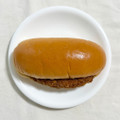 セブン-イレブン 九州甘口ソースのふんわりコロッケパン 商品写真 2枚目