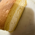 ローソン Uchi Cafe’ 焼きスフレサンド カスタードホイップ 商品写真 3枚目
