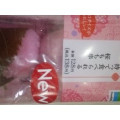 ファミリーマート Sweets＋ 持って食べられる桜もち串 商品写真 4枚目