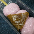 ファミリーマート Sweets＋ 持って食べられる桜もち串 商品写真 1枚目