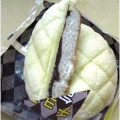 ヤマザキ チョコを包んだメロンパン 商品写真 3枚目