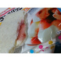 ヤマザキ ランチパック レアチーズ風味クリーム＆いちごジャム 商品写真 2枚目