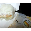 ファミリーマート Sweets＋ やわらかぎゅうひで包んだWチーズケーキ 商品写真 1枚目