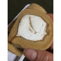 ローソン Uchi Cafe’ SWEETS もち食感ロール カフェラテ 商品写真 2枚目