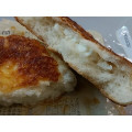 ローソン 実りベーカリー カマンベールが入った焼チーズパン 商品写真 2枚目