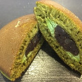 ローソン Uchi Cafe’ SWEETS Uchi Cafe’ SWEETS 宇治抹茶の生どら焼 つぶあん 商品写真 2枚目