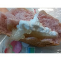 ファミリーマート 白桃ジャムとホイップクリームのパン 求肥入り 商品写真 4枚目