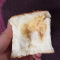 ローソン 北海道小麦 春よ恋 リンゴの入った四角いクリームパン 商品写真 2枚目