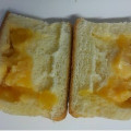 ローソン 北海道小麦 春よ恋 リンゴの入った四角いクリームパン 商品写真 1枚目