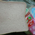 ヤマザキ ふんわり食パン イチゴミルク風味 春期限定 商品写真 5枚目