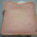 ヤマザキ ふんわり食パン イチゴミルク風味 春期限定 商品写真 1枚目