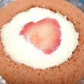 ローソン Uchi Cafe’ SWEETS あまおうのロールケーキ 商品写真 3枚目