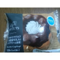 ファミリーマート チョコがけクグロフ 北海道産牛乳入りホイップクリーム使用 商品写真 2枚目
