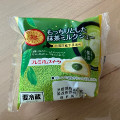 ヤマザキ PREMIUM SWEETS もっちりとした抹茶ミルクシュー 北海道産牛乳使用 商品写真 1枚目