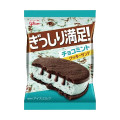 江崎グリコ ぎっしり満足！チョコミントクッキーサンド 商品写真 1枚目