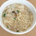 エースコック まろ豚骨ラーメン ねぎ盛り 商品写真 1枚目