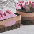 ローソン Uchi Cafe’ SWEETS ルビーチョコレートのショコラケーキ 商品写真 1枚目