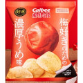 カルビー ポテトチップス 梅好きのための濃厚うめ味 商品写真 1枚目