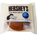 モンテール 小さな洋菓子店 HERSHEY’S クッキー＆クリームサンド 商品写真 1枚目