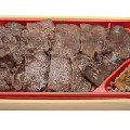 セブン-イレブン 炭火焼牛たん重 麦飯 商品写真 1枚目