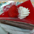 銀座コージーコーナー 苺のチョコレートケーキ 商品写真 1枚目