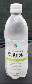 「セブンプレミアム グレープフルーツ香る炭酸水 ペット500ml」のクチコミ画像 by エリリさん