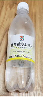 「セブンプレミアム 強炭酸水レモン ペット500ml」のクチコミ画像 by みにぃ321321さん