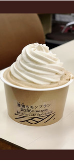 「ローソン Uchi Cafe’ SWEETS Specialite 栗満ちモンブラン」のクチコミ画像 by jasminesatoさん