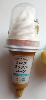 「ローソン Uchi Cafe’ SWEETS 濃厚ミルクワッフルコーン カップ180ml」のクチコミ画像 by にゅーんさん