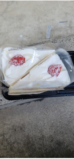 「ヤマザキ 苺のショートケーキ パック2個」のクチコミ画像 by タケダさん