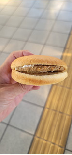 「ローソン てりやきハンバーガー 肉2倍」のクチコミ画像 by タケダさん