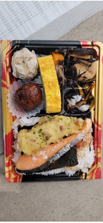 「イトーヨーカドー 藻塩を使用した天然紅鮭のり弁」のクチコミ画像 by タケダさん