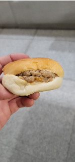 「ヤマザキ ダブルハンバーグパン」のクチコミ画像 by タケダさん