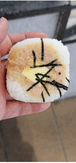 「ミニストップ 味むすび 明太バター焼おにぎり」のクチコミ画像 by タケダさん