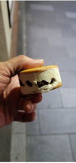 「ファミリーマート バタービスケットサンド チーズ」のクチコミ画像 by タケダさん