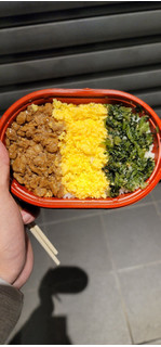 「ローソン 三色鶏そぼろご飯」のクチコミ画像 by タケダさん