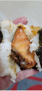 「ファミリーマート 魚沼産コシヒカリ 炙り焼鮭はらみ」のクチコミ画像 by タケダさん