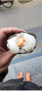 「ローソン おにぎり屋 焼き鮭ハラミ」のクチコミ画像 by タケダさん