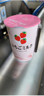 「ローソン ウチカフェ いちごミルク 340g」のクチコミ画像 by タケダさん