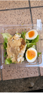 「セブン-イレブン たんぱく質が摂れる！鶏むね肉サラダ」のクチコミ画像 by タケダさん