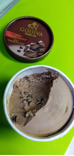 「ゴディバ カップアイス ミルク チョコレートチップ カップ125ml」のクチコミ画像 by minorinりん さん