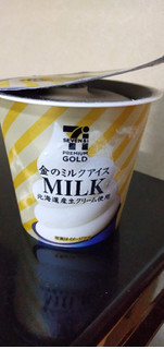 「セブンプレミアムゴールド 金のミルクアイス カップ130ml」のクチコミ画像 by minorinりん さん