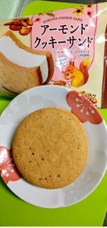 「森永 アーモンドクッキーサンド 袋75ml」のクチコミ画像 by minorinりん さん