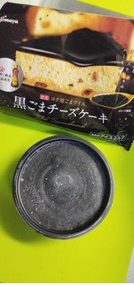 「小島屋乳業製菓 謹製 コク旨ごまアイス 黒ごまチーズケーキ 袋100ml」のクチコミ画像 by minorinりん さん