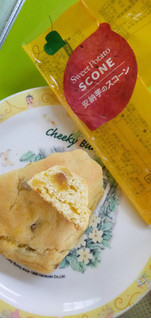 「ファミリーマート FAMIMA CAFE＆SWEETS 安納芋のスコーン」のクチコミ画像 by minorinりん さん