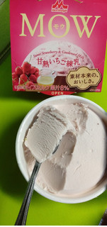 「森永 MOW 甘熟いちご練乳 カップ140ml」のクチコミ画像 by minorinりん さん