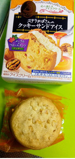 「森永製菓 ステラおばさんのクッキーサンドアイス メープル＆ウォールナッツ 箱1個」のクチコミ画像 by minorinりん さん