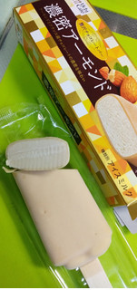 「ローソン Uchi Cafe’ 贅沢チョコレートバー 濃密アーモンド 箱70ml」のクチコミ画像 by minorinりん さん