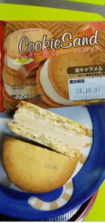 「シャトレーゼ バター香るクッキーサンドアイス 塩キャラメル 袋52ml」のクチコミ画像 by minorinりん さん