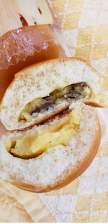 「ヤマザキ 薄皮 レーズンカスタードクリームパン 袋5個」のクチコミ画像 by はまポチさん